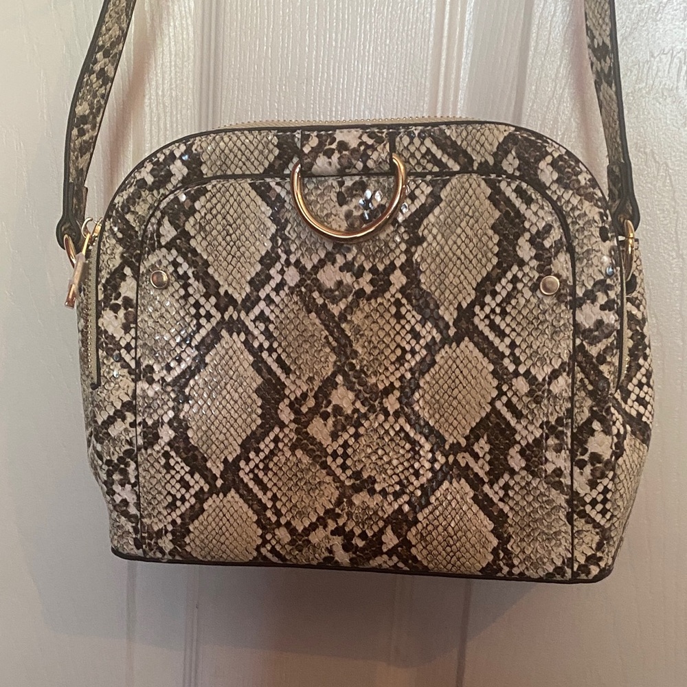 JustFab Black and Cream Snakeskin Shoulder Bag
